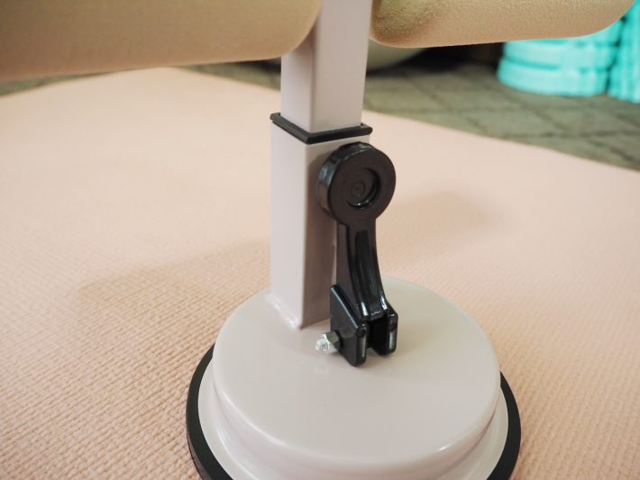 ①土台についているレバーを持ち上げる