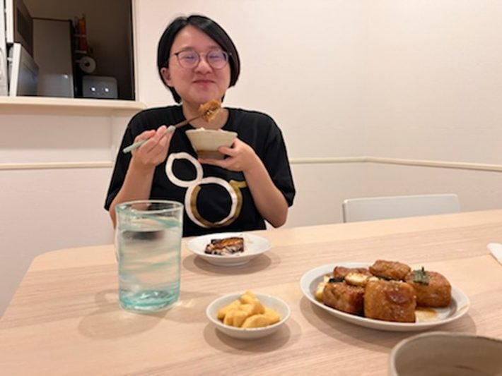 つくしさんの手料理を食べているシオリーヌさん