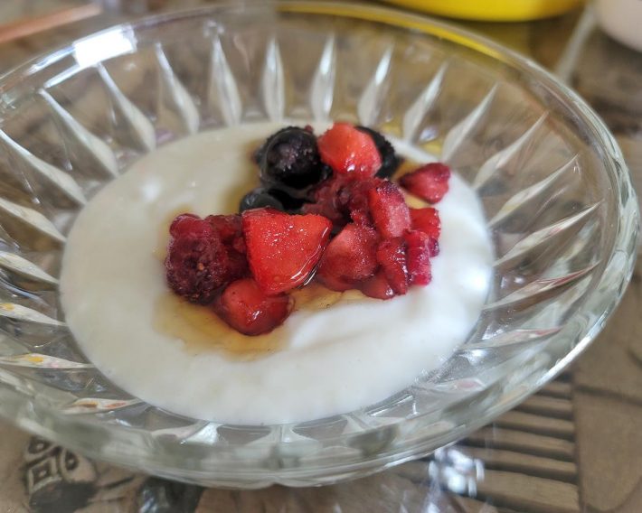 朝ごはんのヨーグルトに必ずしのばせています