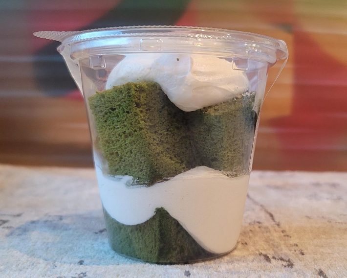 ふんわり宇治抹茶シフォン　388円