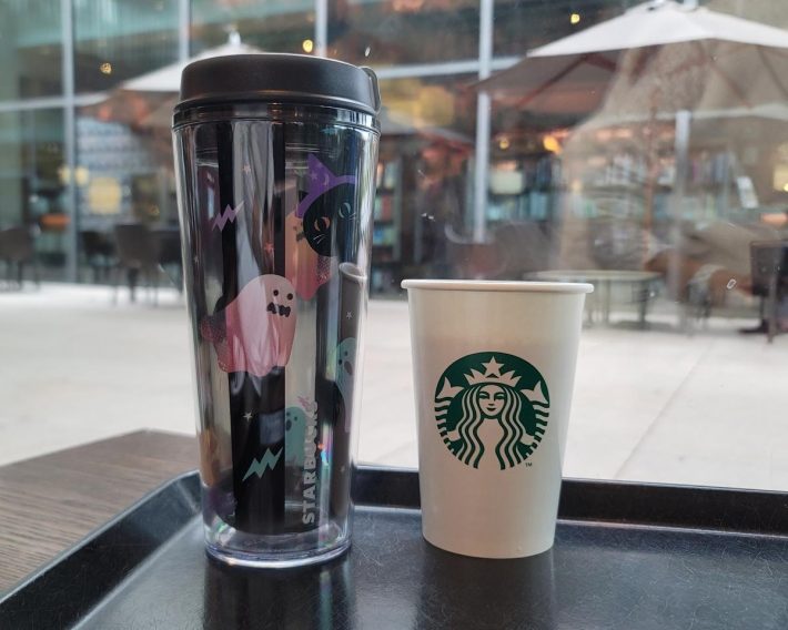 タンブラーの反射感が楽しい