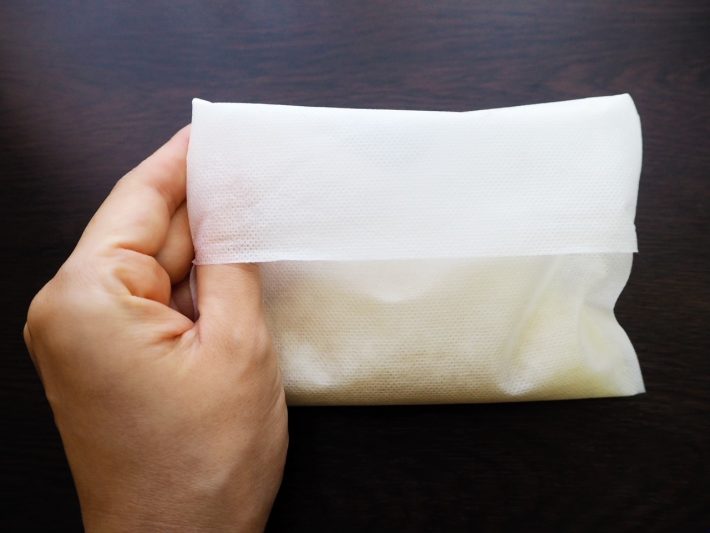 ひっくり返して口を閉じる