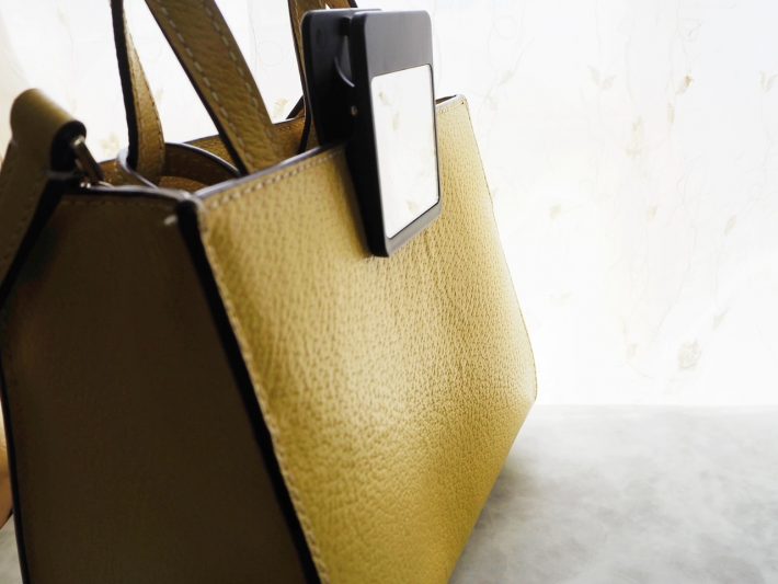 鞄やポーチにもつけられる