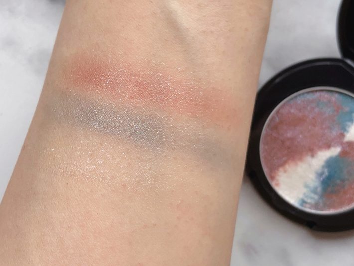 レッド、ブルー、ホワイトの3色