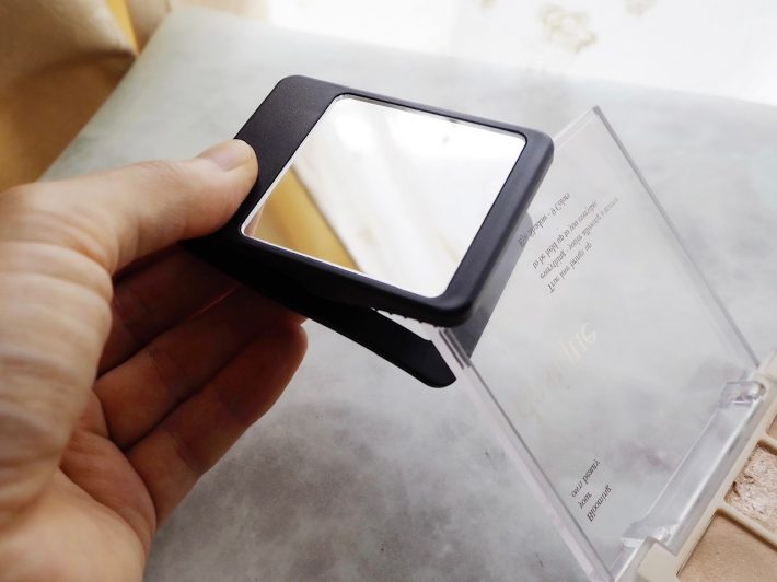 フタにミラークリップを取り付ける