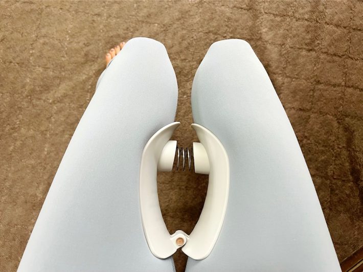 太ももを閉じる！