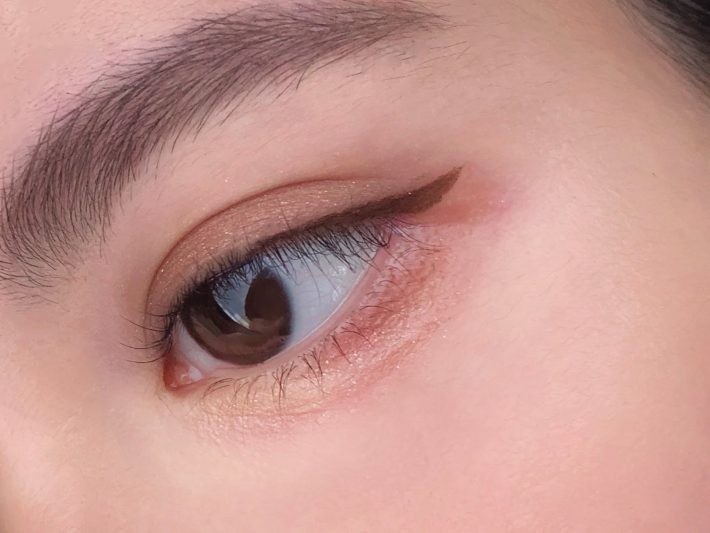 どの角度からみても生まれつきの涙袋