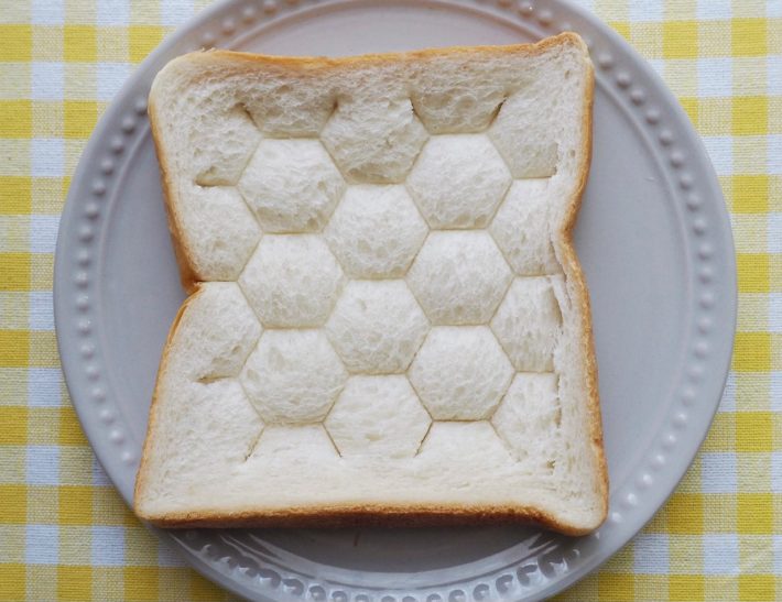 ハニカム状の切れ目ができた