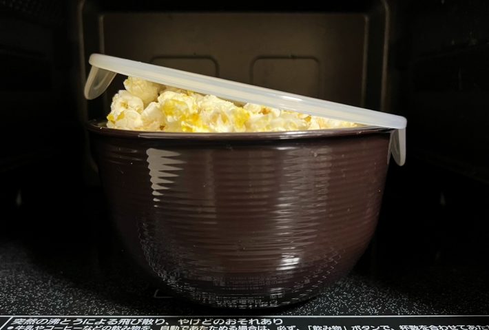 容器いっぱいにポップコーンが完成