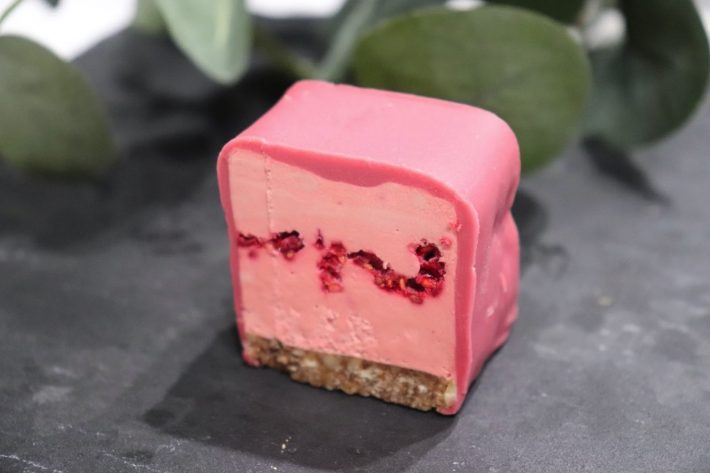 フルーティな酸味の「ルビーチョコレート＆ラズベリー」