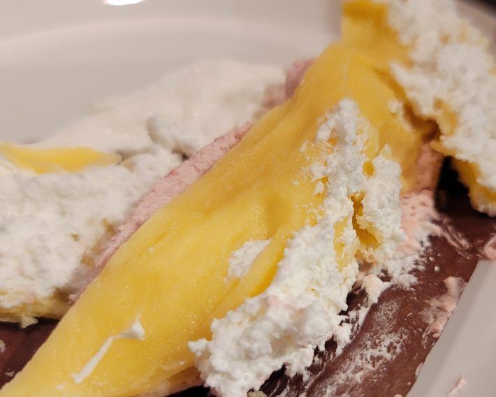 クレープ生地があえてしわしわなのが、おいしさの秘密