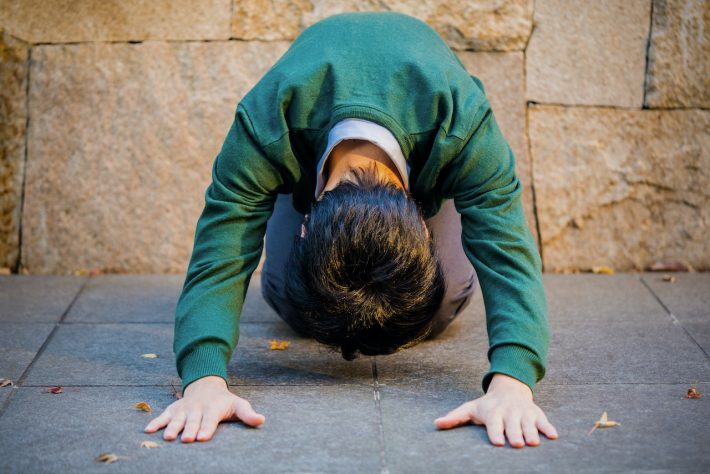 なりふり構わない押し売り