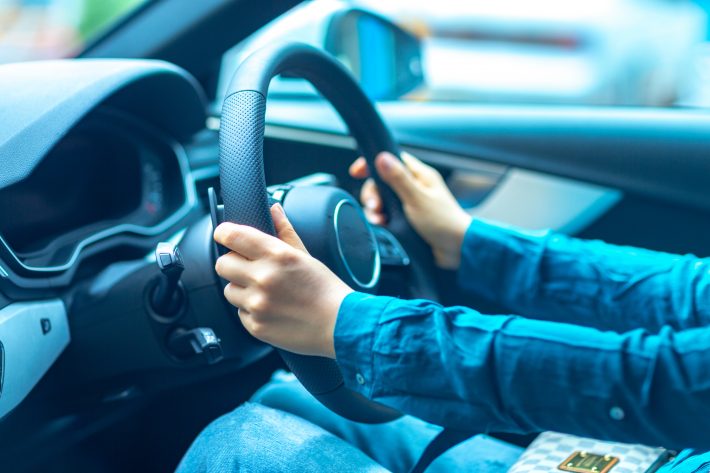 兄だけ自動車学校の費用を出しもらった