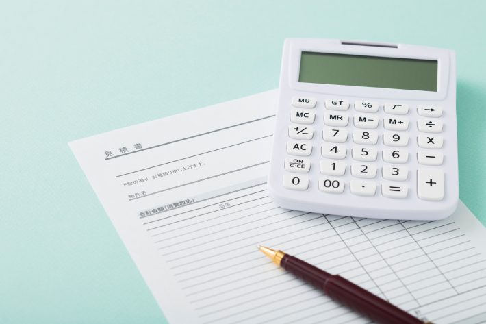 見積書と電卓