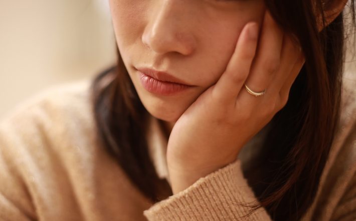 仲のいい友人に、ゴミを渡しますかね？