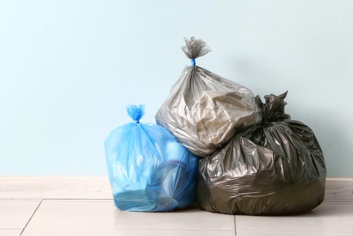 ゴミ袋を渡されてア然、中身は？