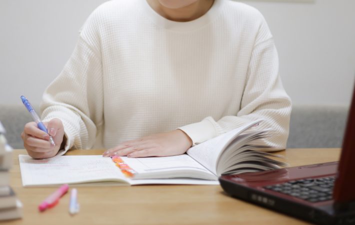 「色彩インストラクター」「カラーアドバイザー」「カラーセラピー」を100％取れる通信講座