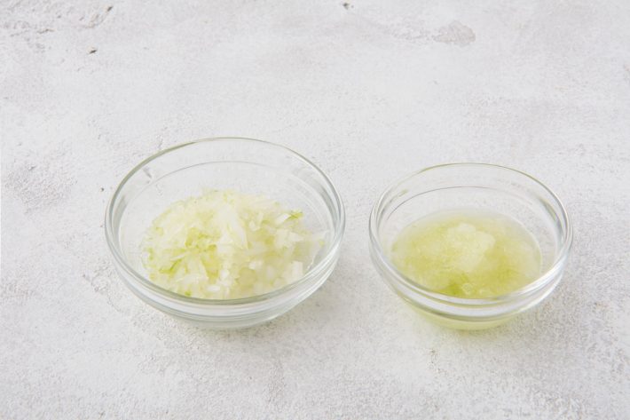 たまねぎのみじん切りとすりおろし