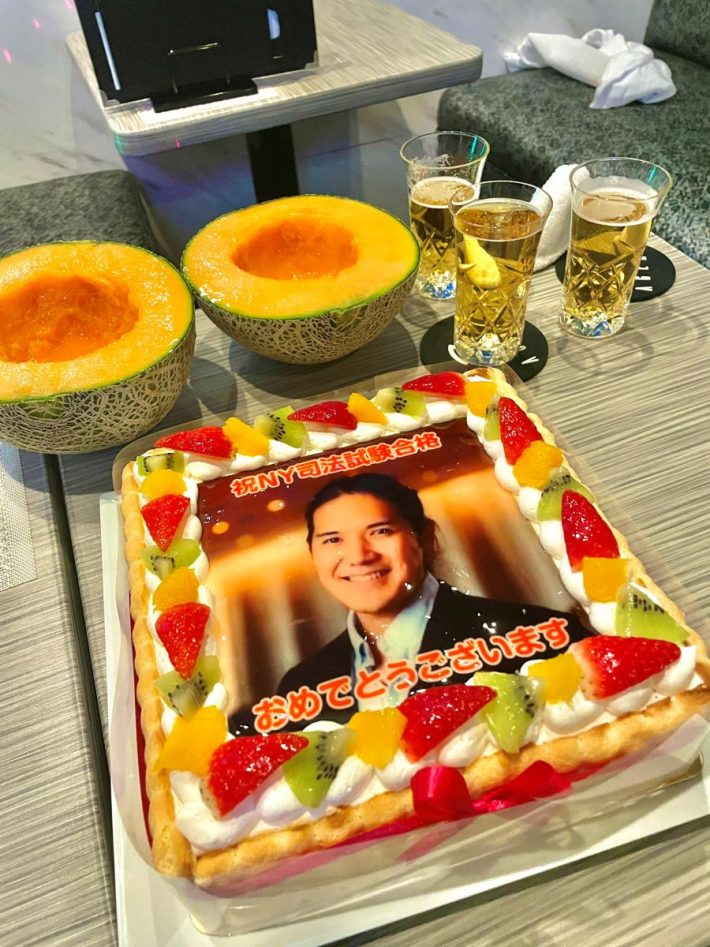 小室圭さんの司法試験合格祝いケーキ