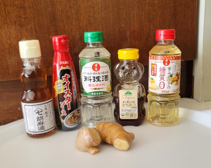 用意する調味料は、ごま油、オイスターソース、料理酒、ハチミツが基本。糖質が気になる人は、糖質ゼロみりんがオススメ