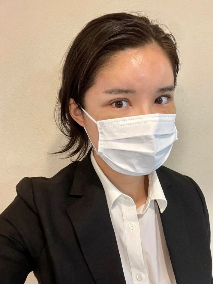 みさちゃすさんの小室圭さんコスプレ