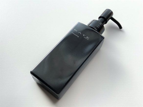 KATE「クレンジンググルー」（税込1,650円）