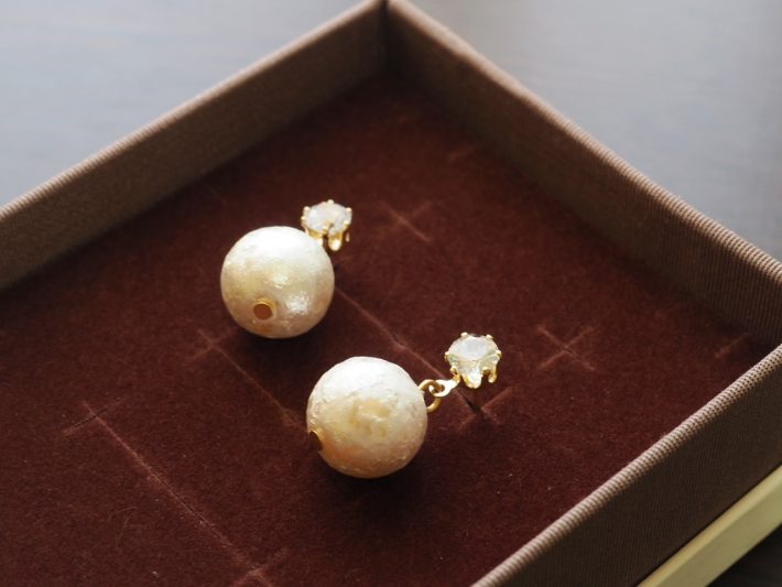 「ガラスパールピアス」