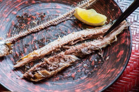 残った身も上下半分に分けて食べるときれい