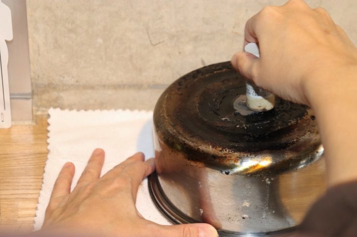 軽く擦るだけでコゲが落ちる