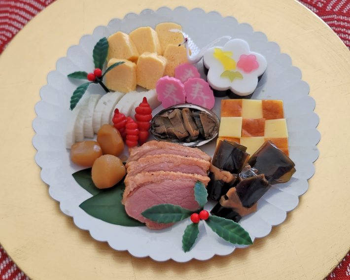 切って盛りつけただけで、1000円おせちプレートが完成しました