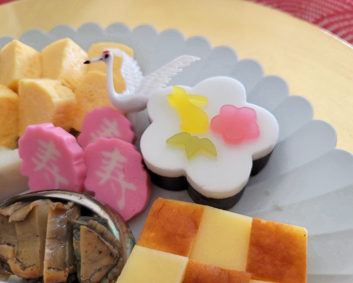 値上げラッシュの中で、価格据え置きを実現したローソンストア100の「100円おせち」