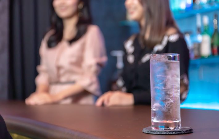 夜の世界では「夫婦や恋人はいない」設定!?