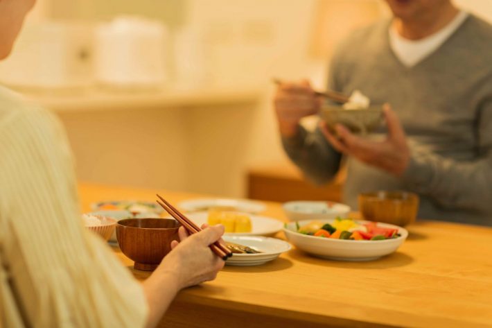 夫婦　食卓