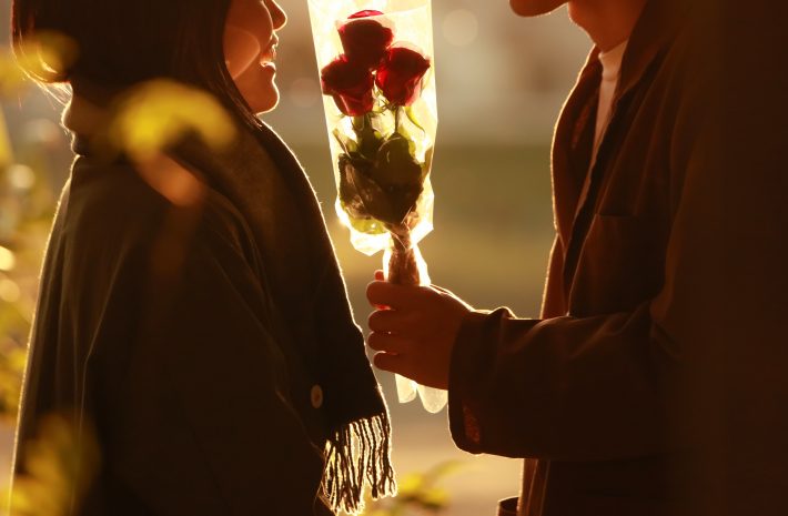 プレゼントとカップル