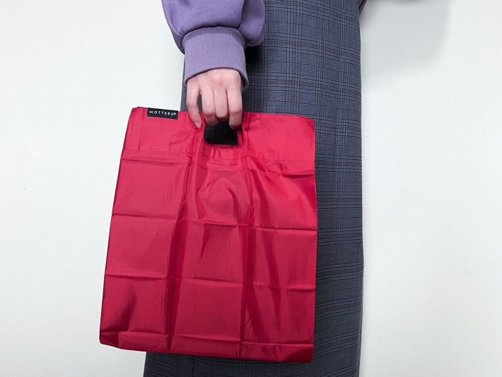 ボックス型×レッドが斬新でおしゃれ