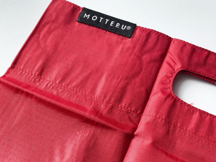 簡単に折りたためてすっきりコンパクトに