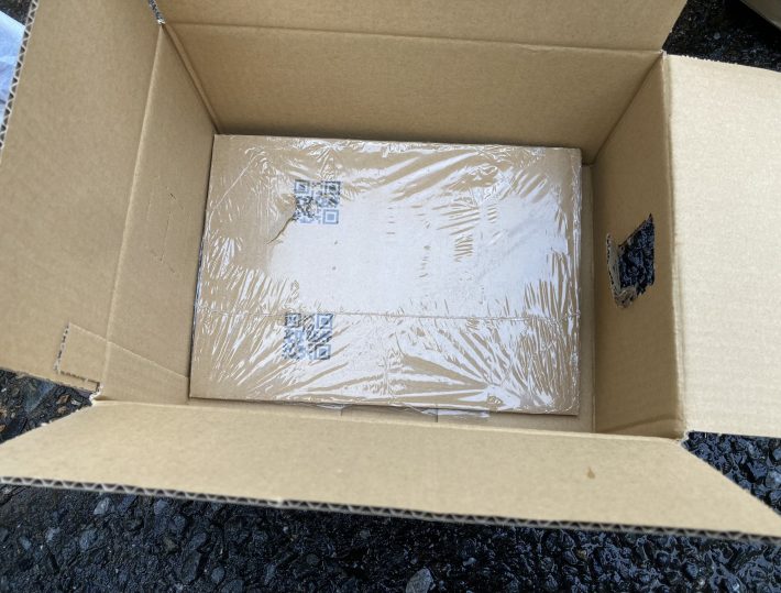 ビニールに包まれた荷物は分別するか、そのまま燃えるゴミへ