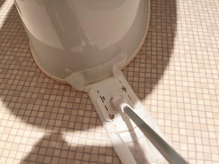 伸縮トイレ床ワイパー