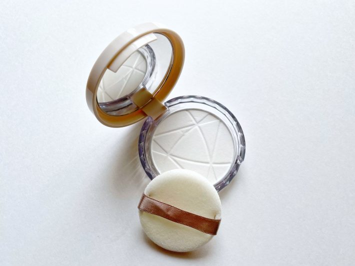 セザンヌ 毛穴レスパウダー 748円（税込）