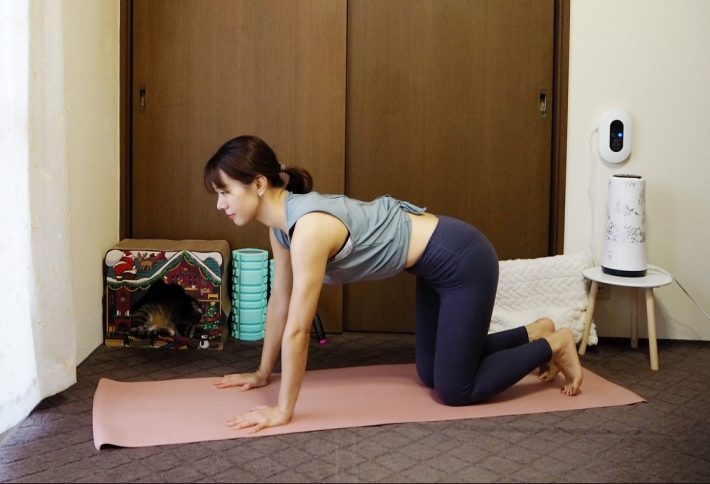 （1）四つ這いになる