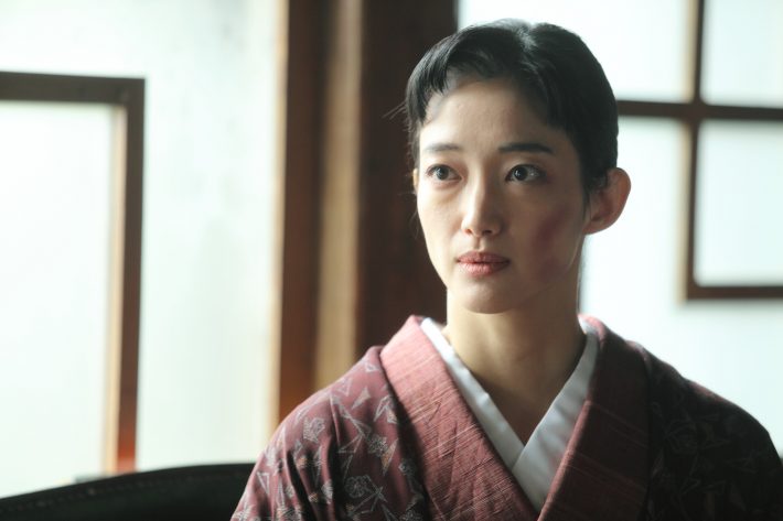 明治生まれのひいおばあちゃんのような女性に