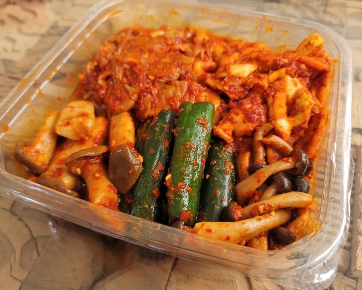 秋バージョン。左下にエリンギ、右下にしめじが入っています