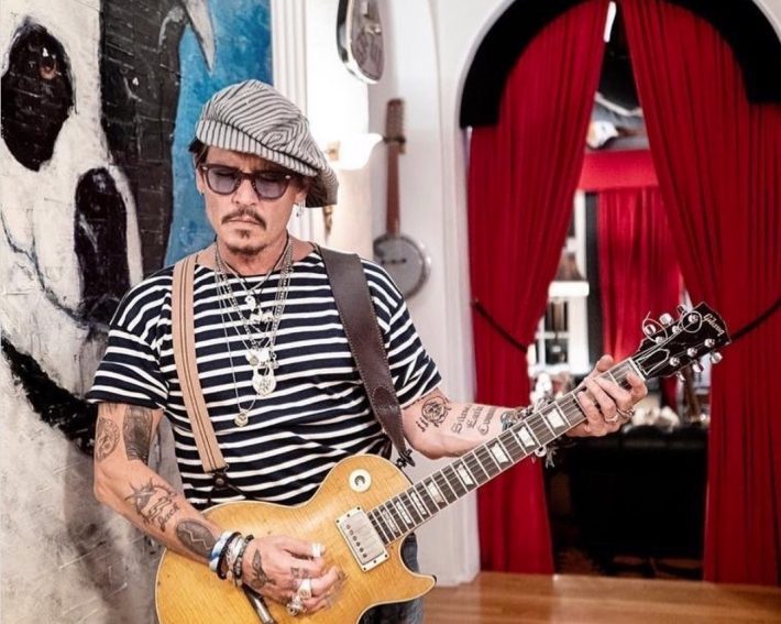 “ヒゲなし”ジョニデが別人みたいと話題！元妻との泥沼裁判が終わりスッキリ