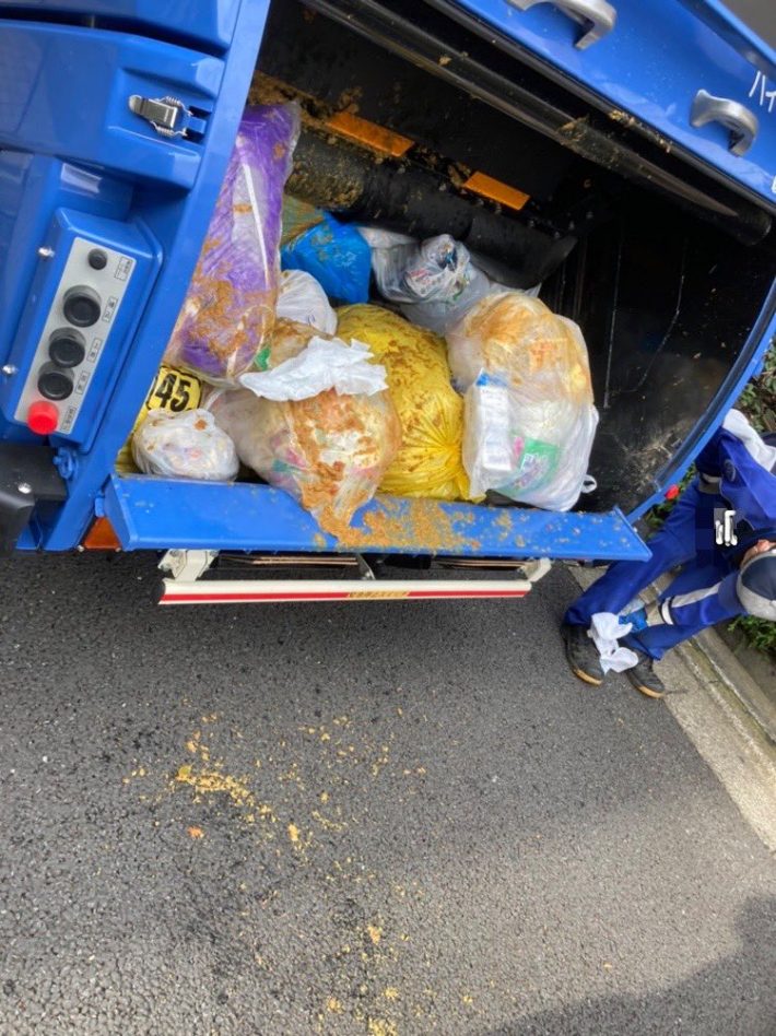 カレーもそのまま捨てると悲惨なことに…