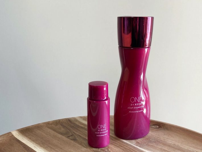 「ディープ ハイドレーター」（税込3,520円）、左はミニサイズ（税込605円）