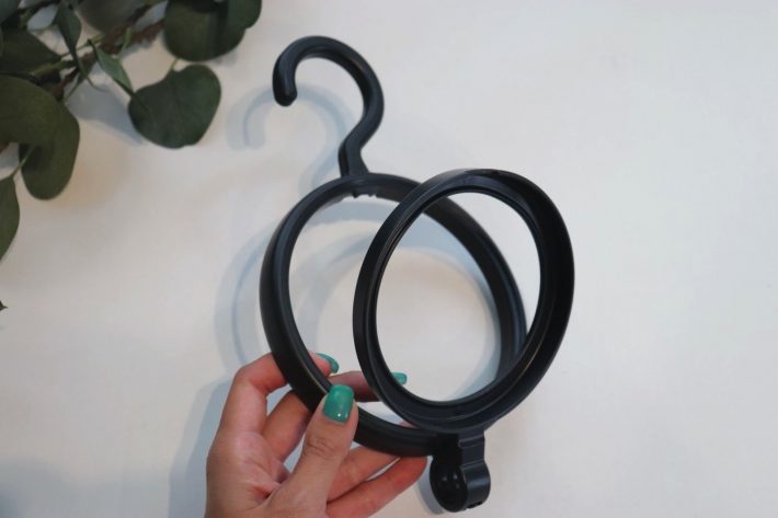 内側のリングを手前に引くと