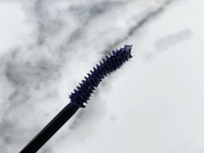 ブラシは大きめでゆるいカーブ