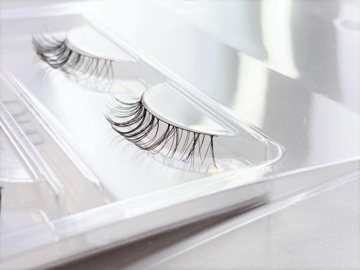 くるんとカール・繊細なつくりで自まつげになじむ