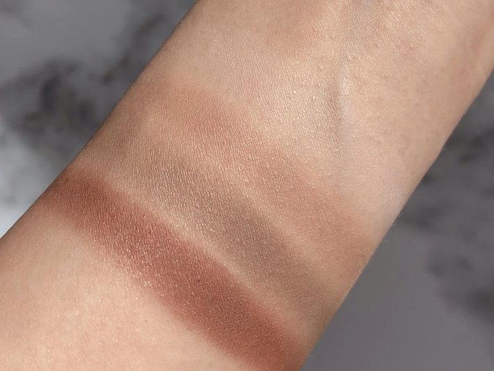 ラメやパーツは入ってないけどツヤっぽさがある