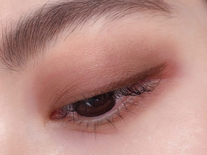 下まぶたに入れてもクマみたいにならない